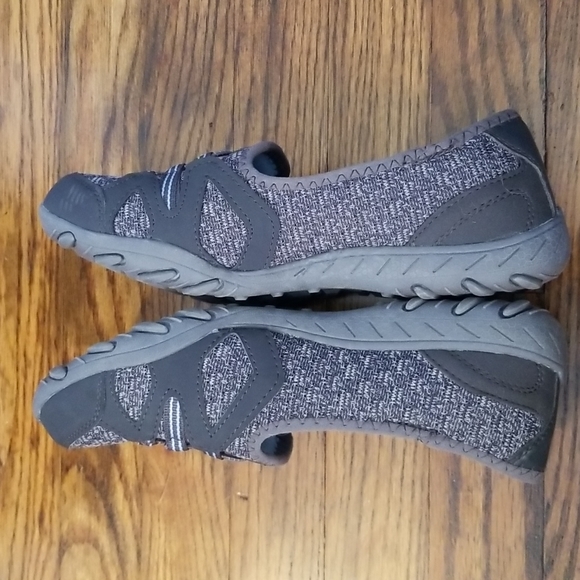 Skechers slip-on sneakers. - Picture 6 of 11